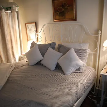 Montmartre's Apartment