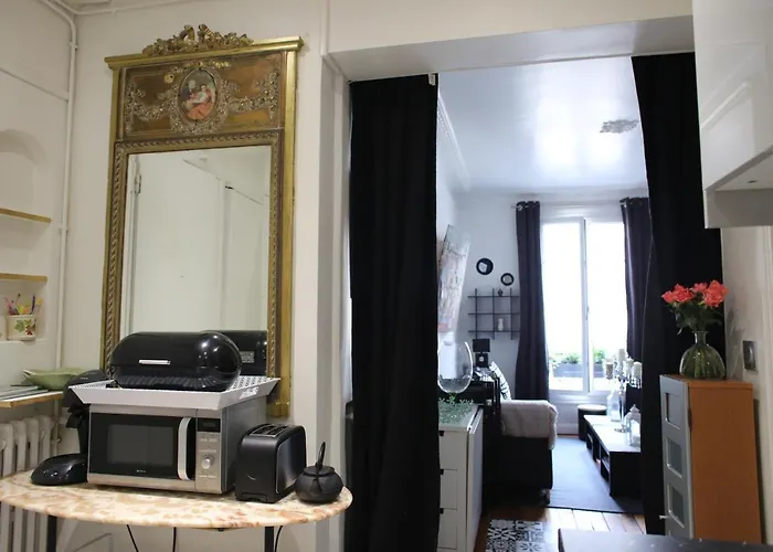 Montmartre's Apartment